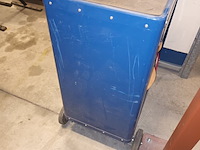 Lot 125 - blauwe materiaalkar - afbeelding 4 van  4