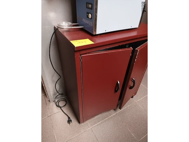 Lot 125 - bordenwarmhoudkast - afbeelding 2 van  4