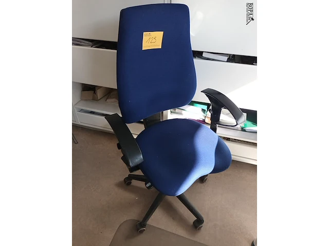 Lot 125 - bureaustoel blauw - afbeelding 1 van  2
