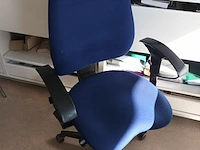 Lot 125 - bureaustoel blauw - afbeelding 1 van  2