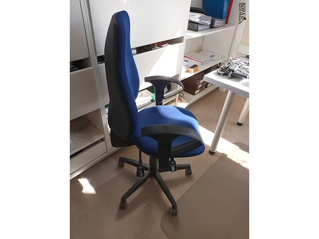 Lot 125 - bureaustoel blauw - afbeelding 2 van  2