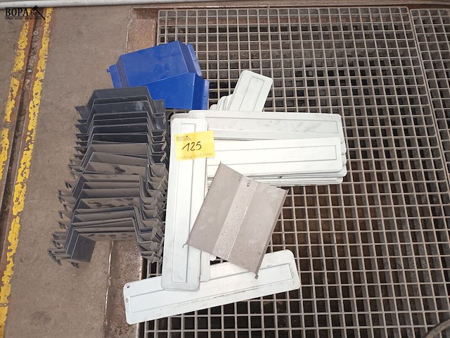 Lot 125 - metalen supports - afbeelding 1 van  3