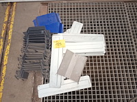 Lot 125 - metalen supports - afbeelding 1 van  3