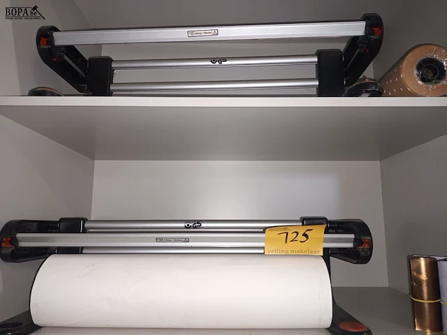 Lot 125 - papierafroller. 2 stuks - afbeelding 1 van  5