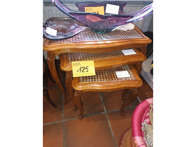 Lot 125 - set van 3 nesttafels - afbeelding 1 van  4