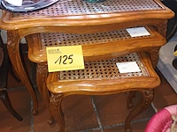 Lot 125 - set van 3 nesttafels - afbeelding 1 van  4