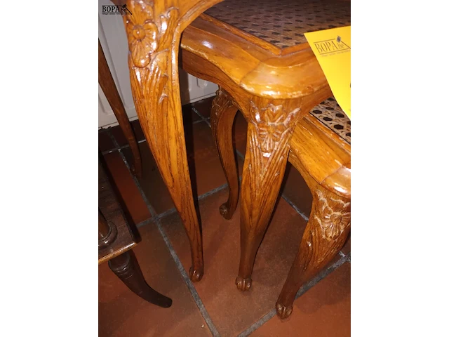 Lot 125 - set van 3 nesttafels - afbeelding 3 van  4
