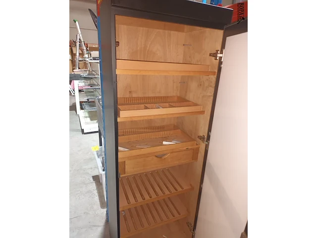 Lot 125 - sigaren humidor kast - afbeelding 4 van  6