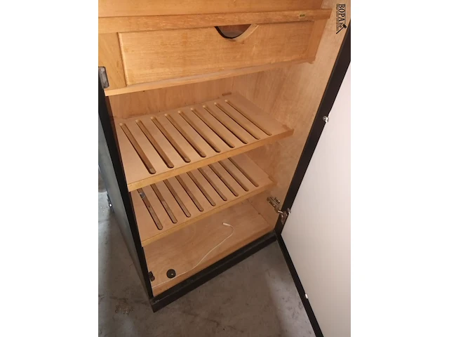 Lot 125 - sigaren humidor kast - afbeelding 5 van  6