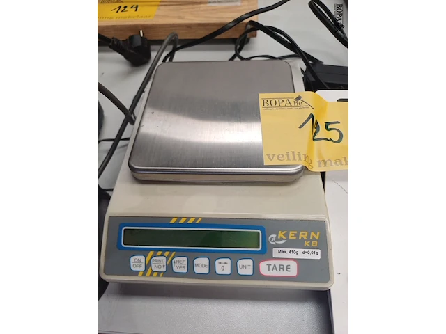 Lot 125 - weegschaal en rekenmachine - afbeelding 2 van  6