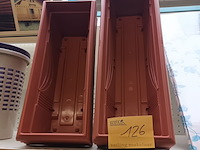 Lot 126 - bloembak. 8 stuks - afbeelding 1 van  3