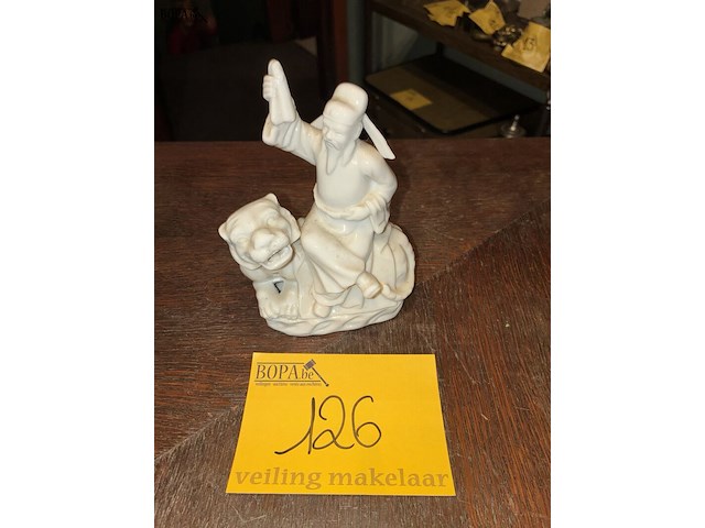 Lot 126 - chinees beeld - afbeelding 1 van  4