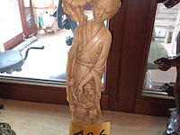 Lot 126 - chinese dame in ivorine - afbeelding 1 van  3