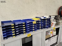 Lot 126 - documentenbakjes en ringmappen - afbeelding 1 van  4