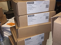 Lot 126 - gele stapelkar met inhoud - afbeelding 5 van  5