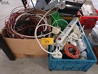 Lot 126 - kabels en stekkerdozen