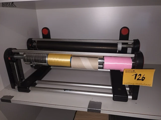 Lot 126 - papierafroller. 2 stuks - afbeelding 1 van  2