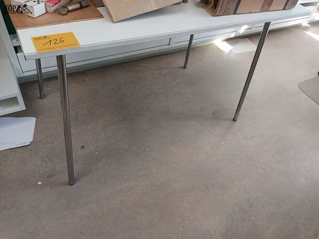 Lot 126 - tafel - afbeelding 1 van  3
