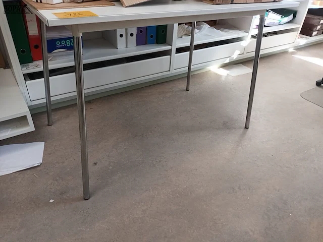 Lot 126 - tafel - afbeelding 2 van  3