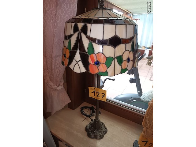 Lot 127 - lampadaire glas in lood - afbeelding 1 van  3