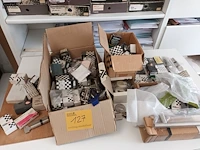 Lot 127 - lot cilindersloten en deurbeslag - afbeelding 1 van  5