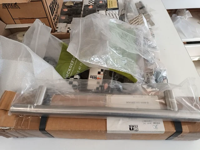 Lot 127 - lot cilindersloten en deurbeslag - afbeelding 2 van  5