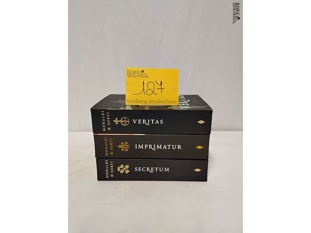 Lot 127 - serie boeken, monaldi & sorti, romans, 3 stuks - afbeelding 1 van  1