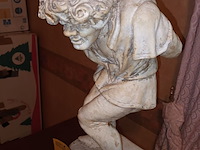 Lot 128 - beeld in gips - afbeelding 2 van  4