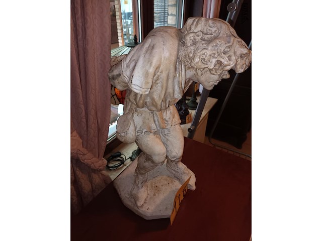 Lot 128 - beeld in gips - afbeelding 3 van  4