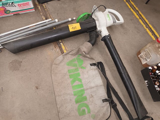 Lot 128 - bladblazer - afbeelding 1 van  3