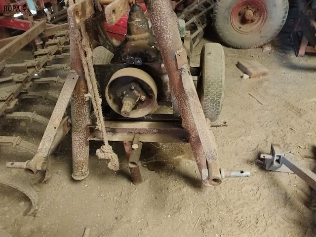 Lot 128 - kar met waterpomp - afbeelding 2 van  3