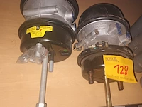 Lot 128 - veerremcilinder. 2 stuks - afbeelding 1 van  4