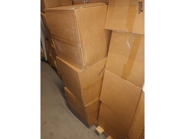 Lot 129 - houten kleerhangers - afbeelding 5 van  5