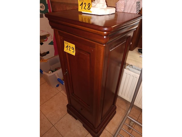 Lot 129 - kastje in kerselaar - afbeelding 2 van  3