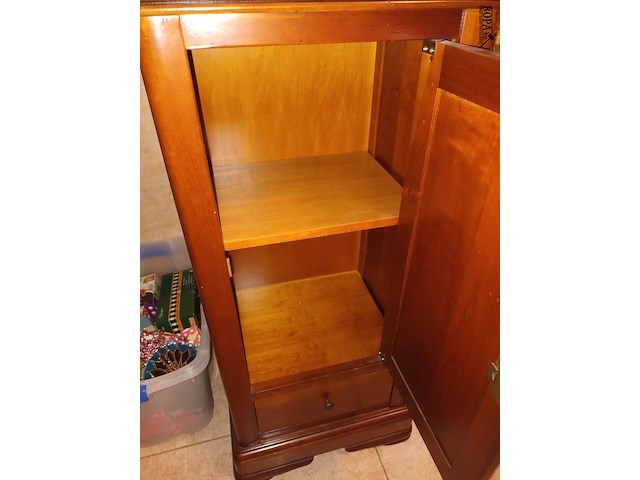 Lot 129 - kastje in kerselaar - afbeelding 3 van  3