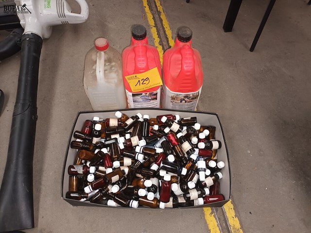 Lot 129 - producten en verf - afbeelding 1 van  3