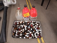 Lot 129 - producten en verf - afbeelding 1 van  3