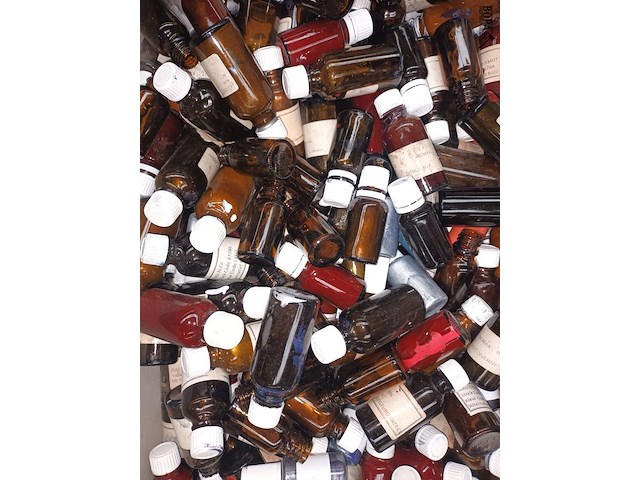 Lot 129 - producten en verf - afbeelding 3 van  3