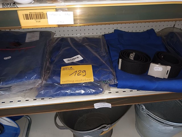 Lot 129 - werkbroeken en riemen - afbeelding 1 van  4