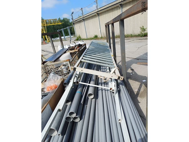 Lot 13 - aluminium roltafel - afbeelding 1 van  4