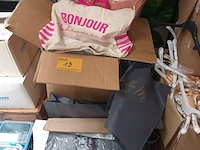 Lot 13 - bedrukt draagtassen. 4 dozen - afbeelding 1 van  4
