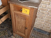 Lot 13 - bijzetkastje