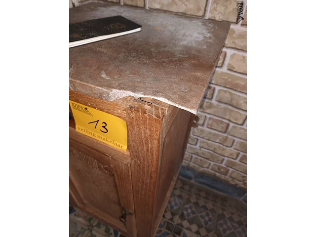 Lot 13 - bijzetkastje - afbeelding 2 van  3