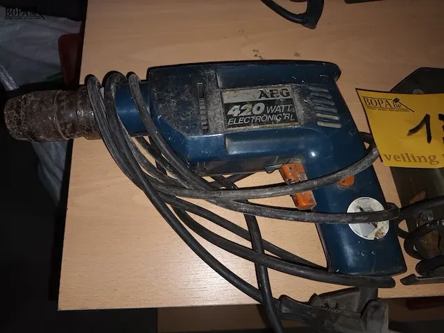 Lot 13 - boormachine en afkortzaag - afbeelding 2 van  3