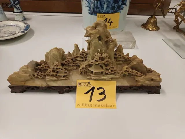 Lot 13 - chinese sculptuur in steen - afbeelding 1 van  4