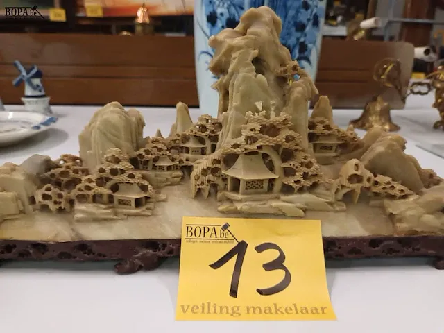 Lot 13 - chinese sculptuur in steen - afbeelding 3 van  4