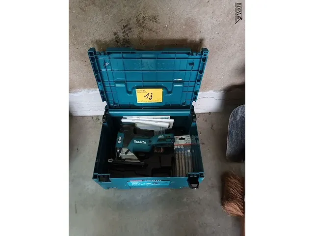 Lot 13 - draadloze decoupeerzaag makita in koffer - afbeelding 1 van  4
