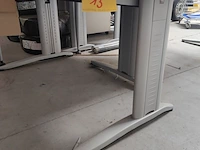 Lot 13 - ecru gebogen las bureeltafel - afbeelding 1 van  4