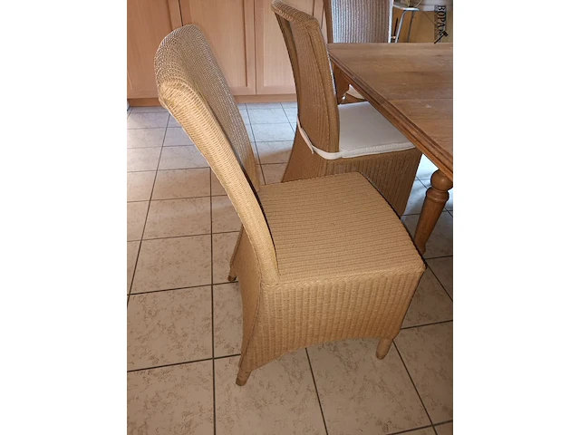 Lot 13 - eetkamerstoelen. 6 stuks - afbeelding 4 van  4