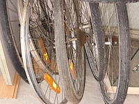 Lot 13 - fietswielen. 8 stuks - afbeelding 2 van  3